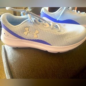Under Armour shoes  size Y6 BRAND NEW